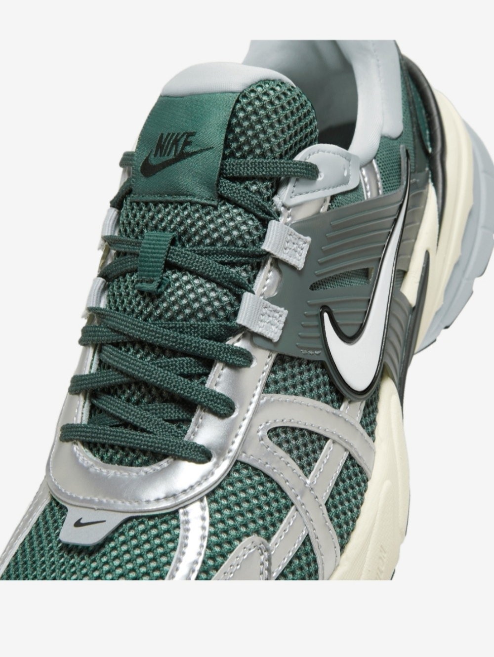 Nike V2K Run Sneaker - Picture 6 of 7